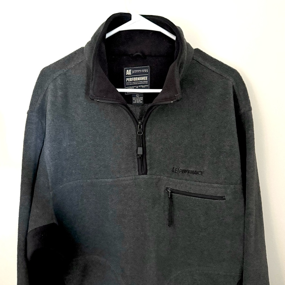 American Eagle Performance Men’s Fleece Top,  Size L